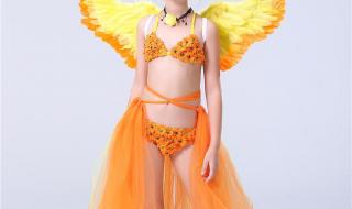 小女孩穿泳衣 小女孩穿泳衣